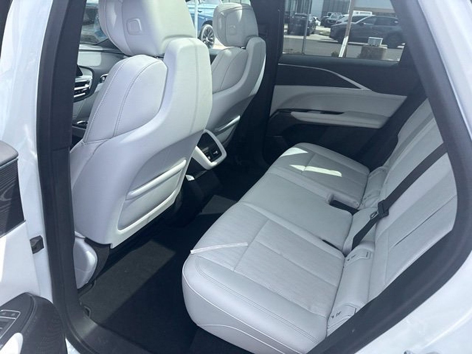 2024 Cadillac LYRIQ Luxury 1