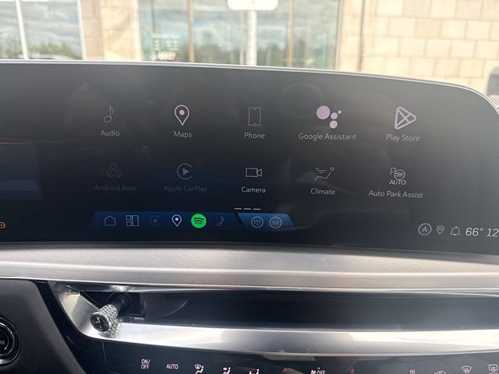 2024 Cadillac LYRIQ Luxury 1