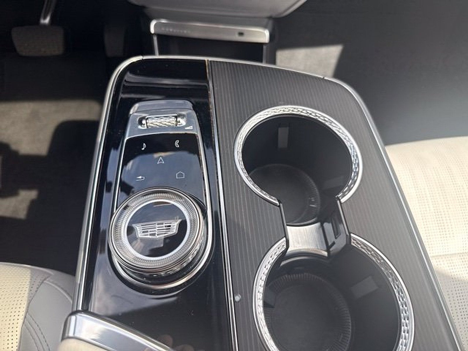 2024 Cadillac LYRIQ Luxury 1
