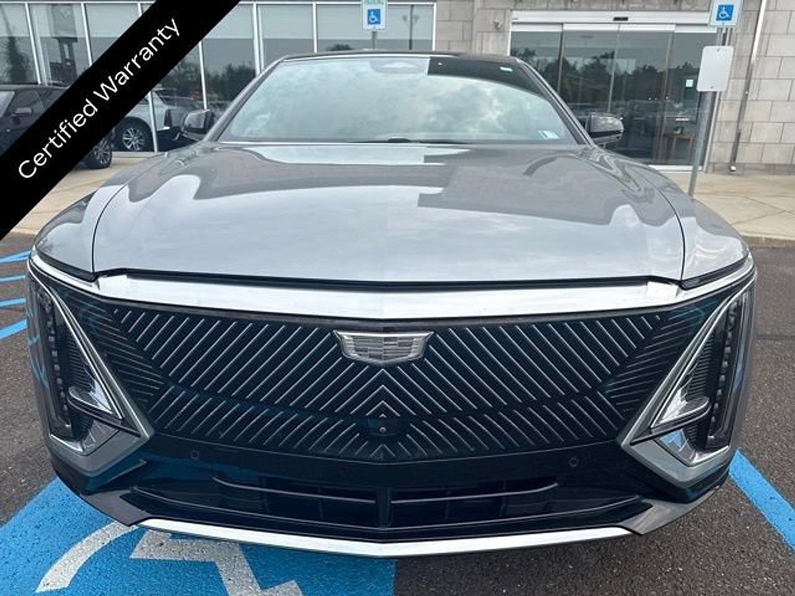 2024 Cadillac LYRIQ Luxury 2