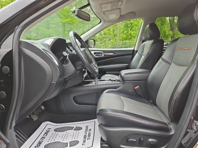 2020 Nissan Pathfinder SL