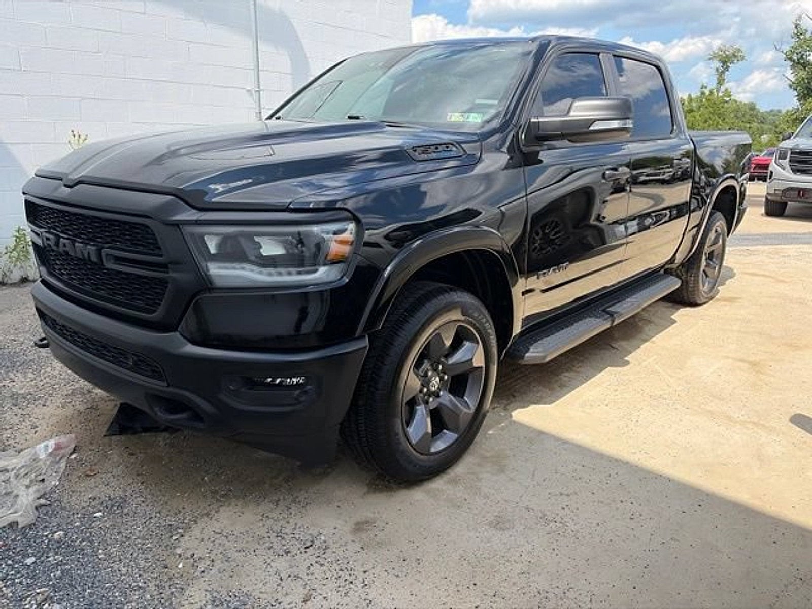 2022 RAM 1500 Big Horn Crew Cab 4x4 5'7" Box