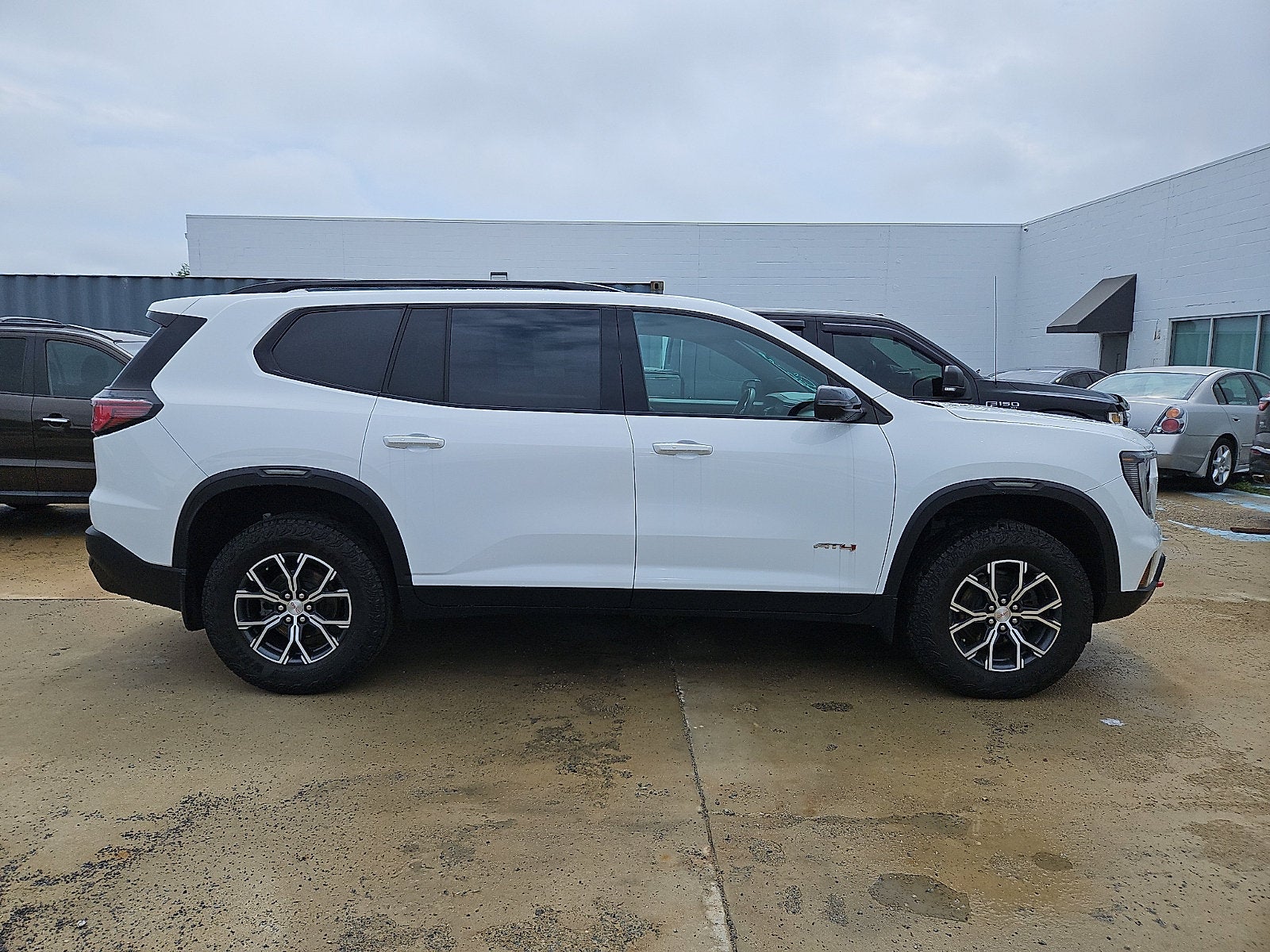 2024 GMC Acadia AT4