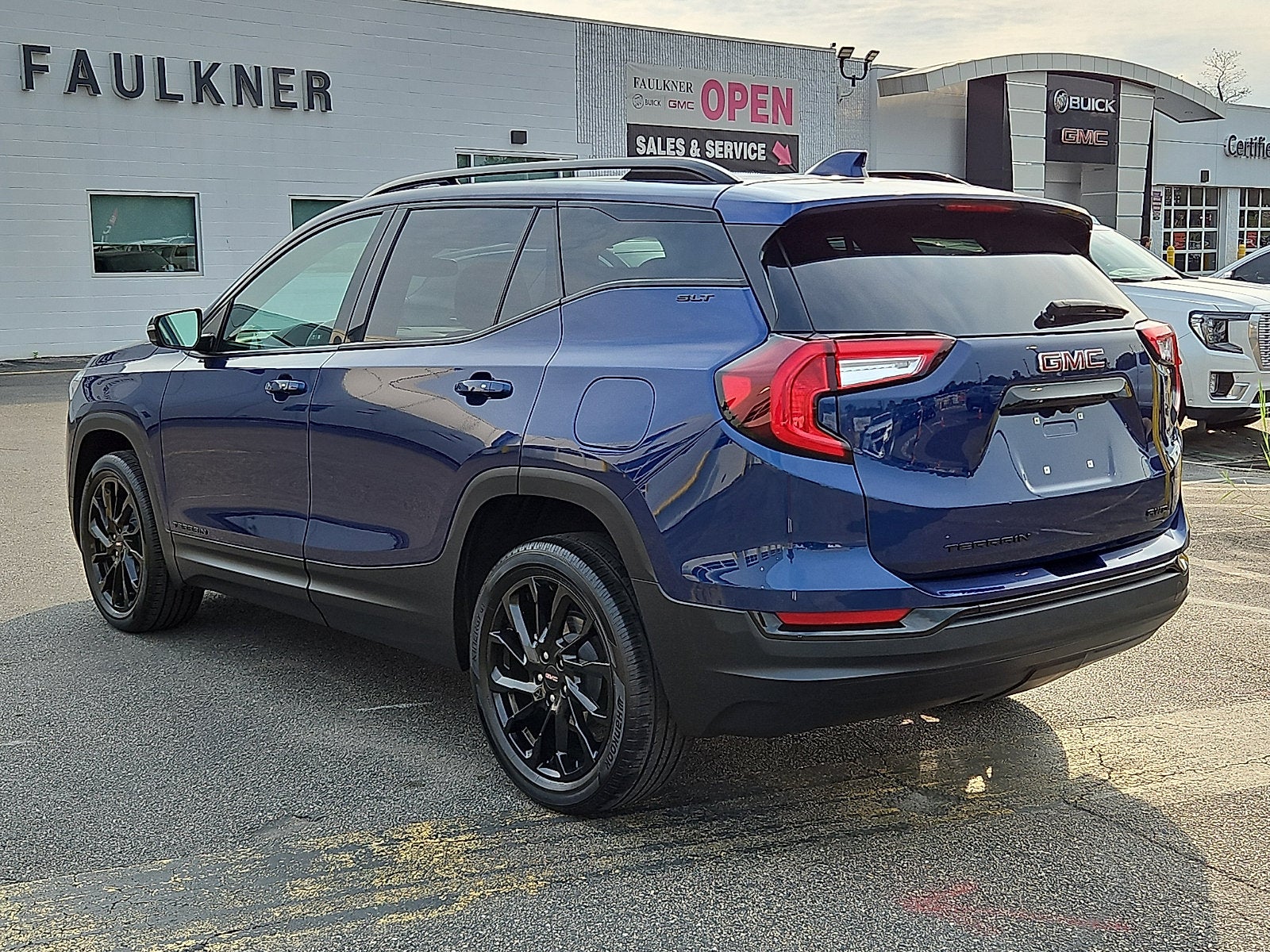 2023 GMC Terrain SLT