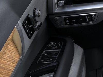 2027 Cadillac VISTIQ AWD 4dr Premium Luxury