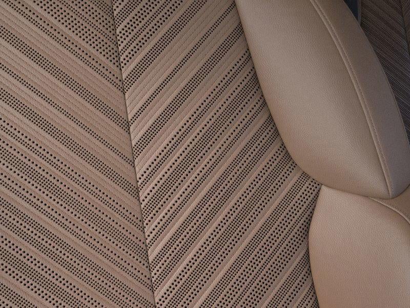 2025 Cadillac ESCALADE IQ AWD Luxury 2