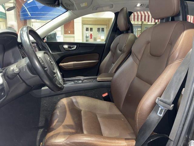 2018 Volvo XC60 T5 AWD Momentum