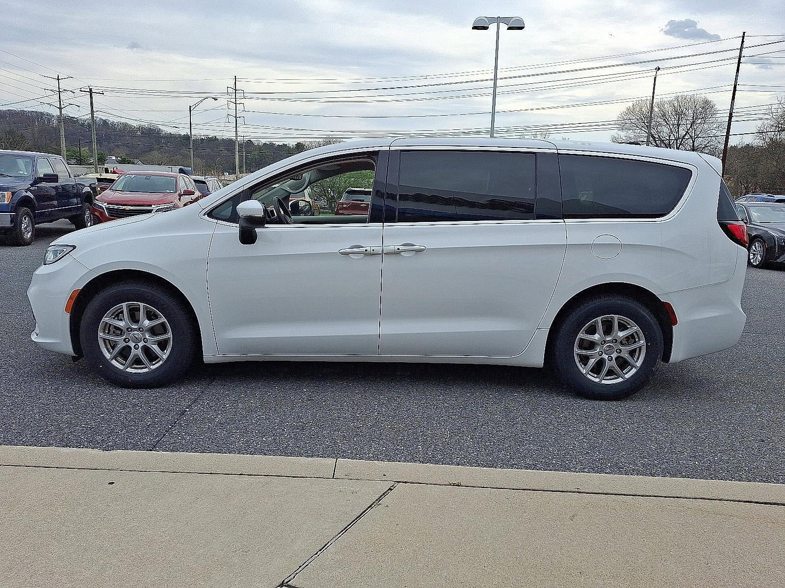 2023 Chrysler Pacifica Touring L FWD