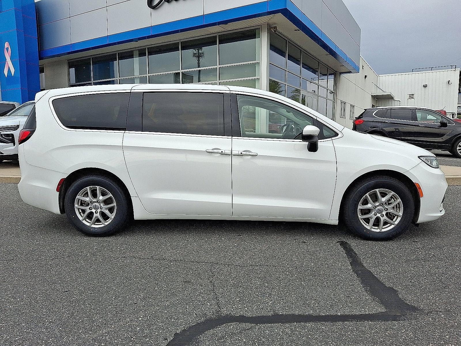 2023 Chrysler Pacifica Touring L FWD