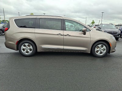 2017 Chrysler Pacifica Touring-L Plus FWD