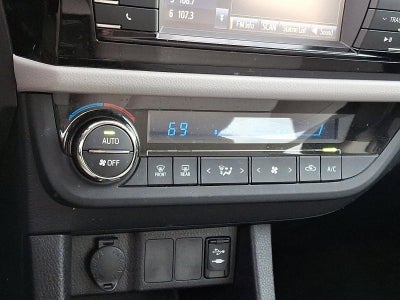 2015 Toyota Corolla 4dr Sdn CVT Auto LE (Natl)