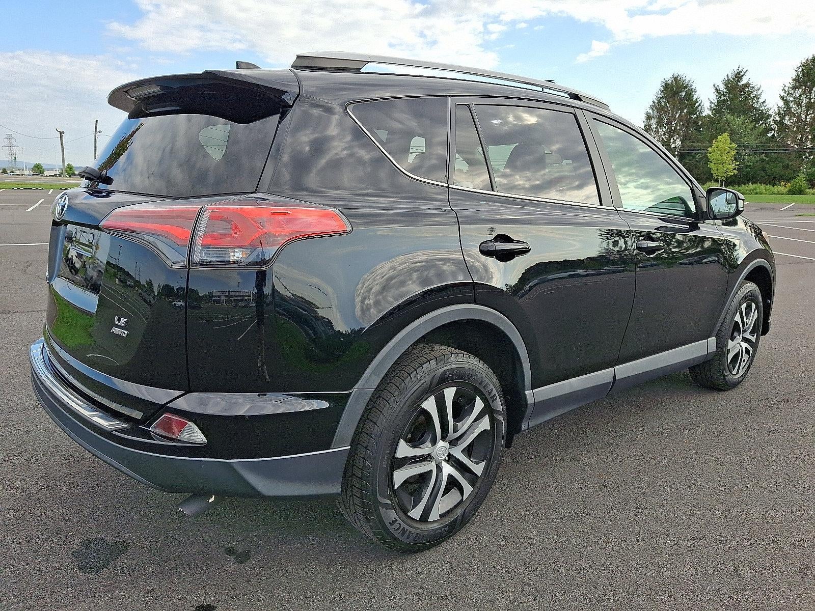 2017 Toyota RAV4 LE AWD (Natl)