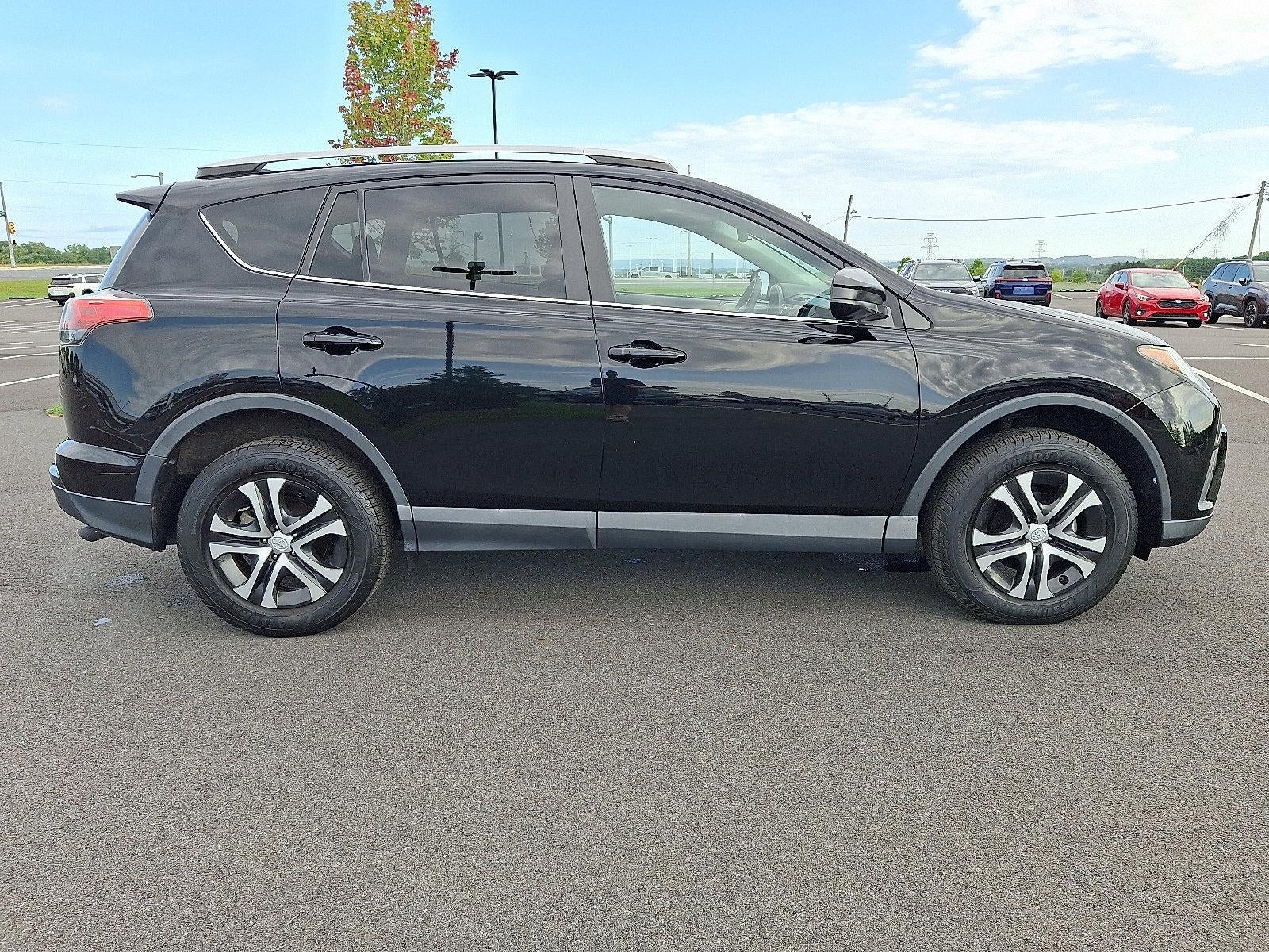 2017 Toyota RAV4 LE AWD (Natl)