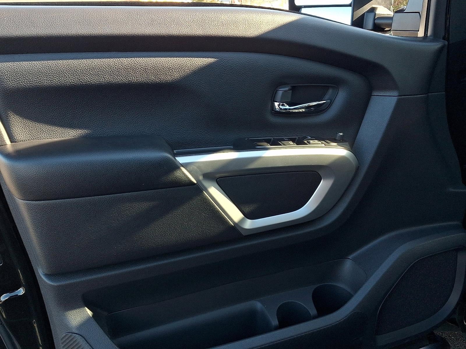 2021 Nissan Titan 4x4 Crew Cab SV