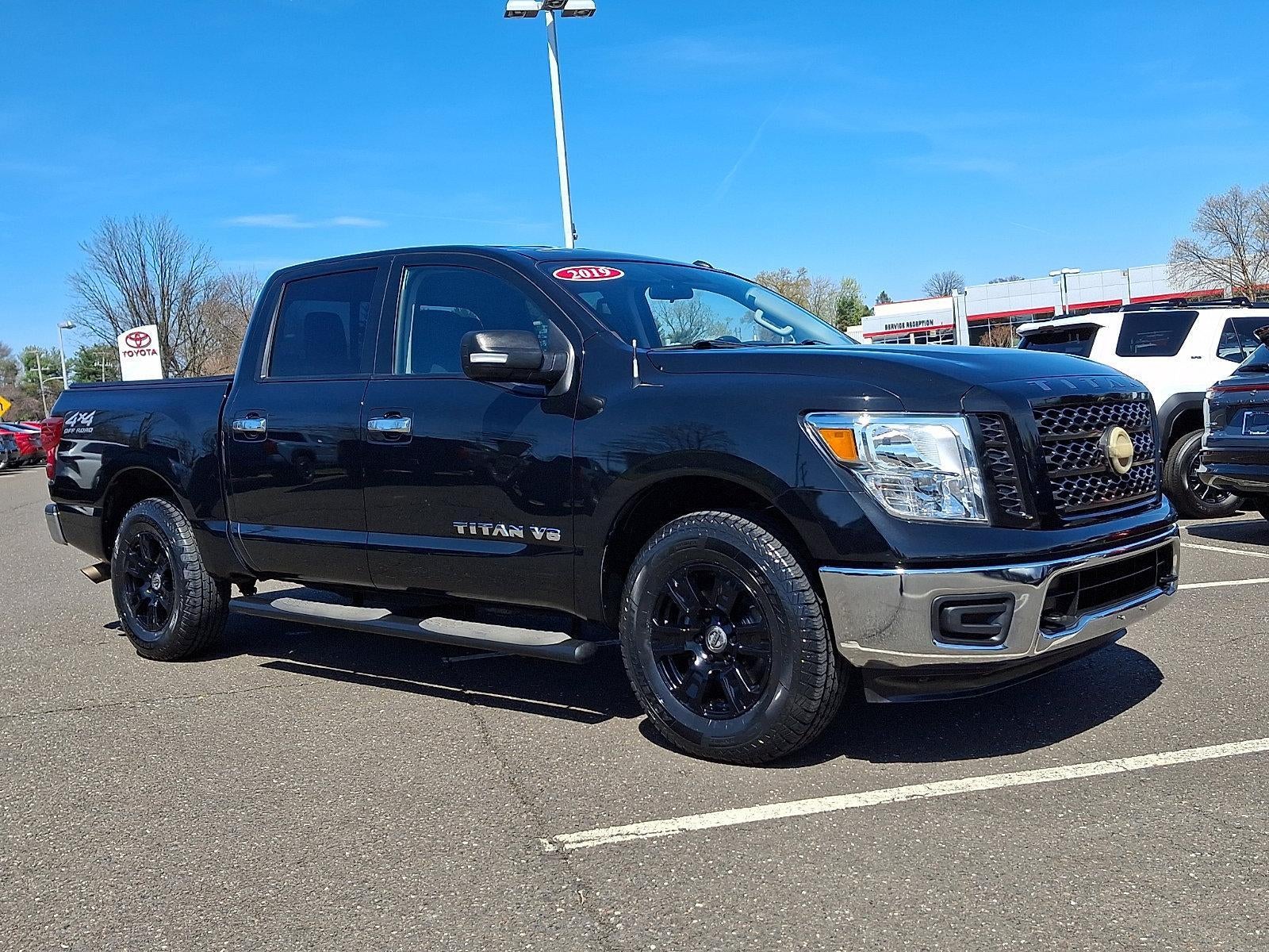 2019 Nissan Titan 4x4 Crew Cab SV