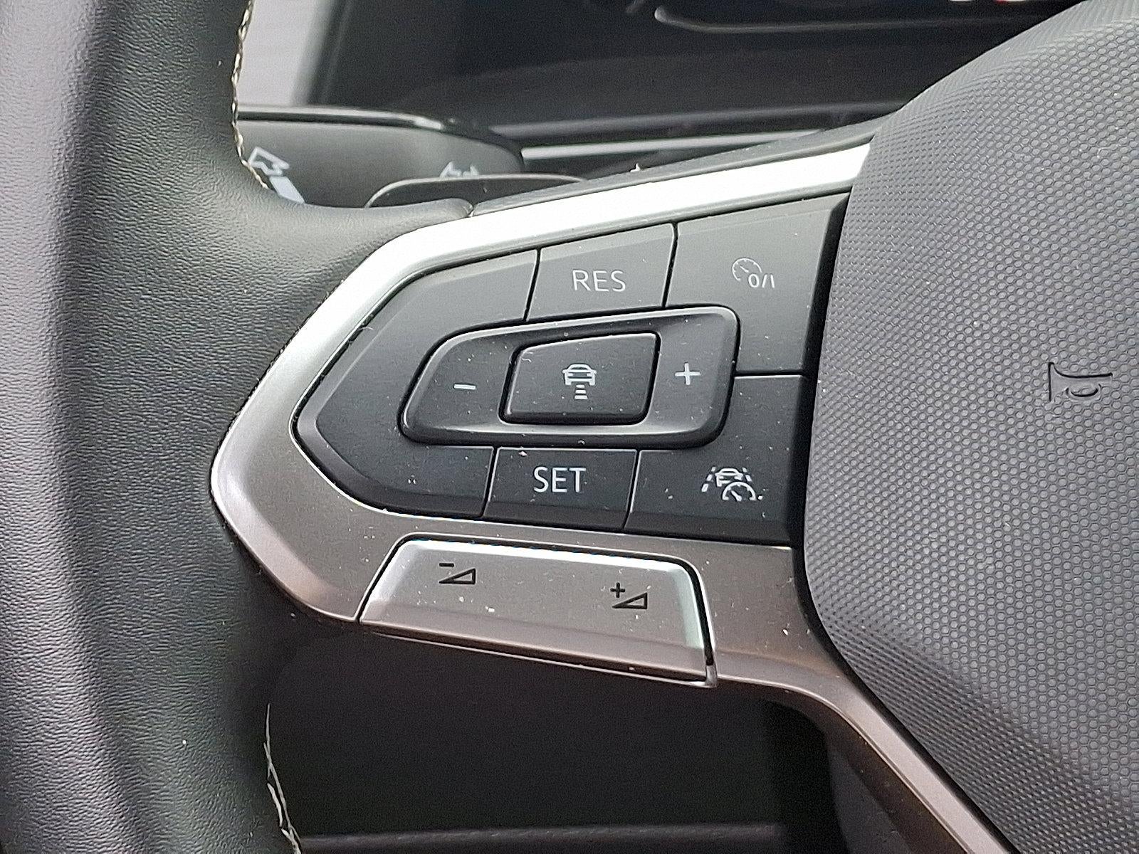 2025 Volkswagen Atlas Cross Sport 2.0T SE w/Technology 4MOTION