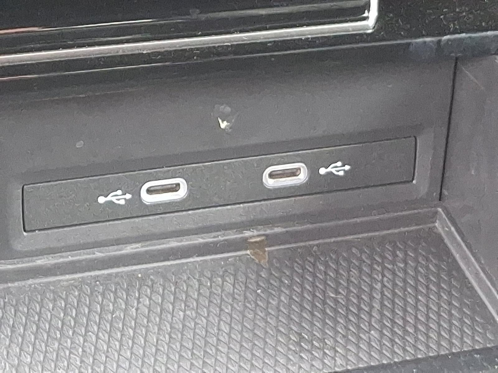 2025 Volkswagen Atlas Cross Sport 2.0T SE w/Technology 4MOTION