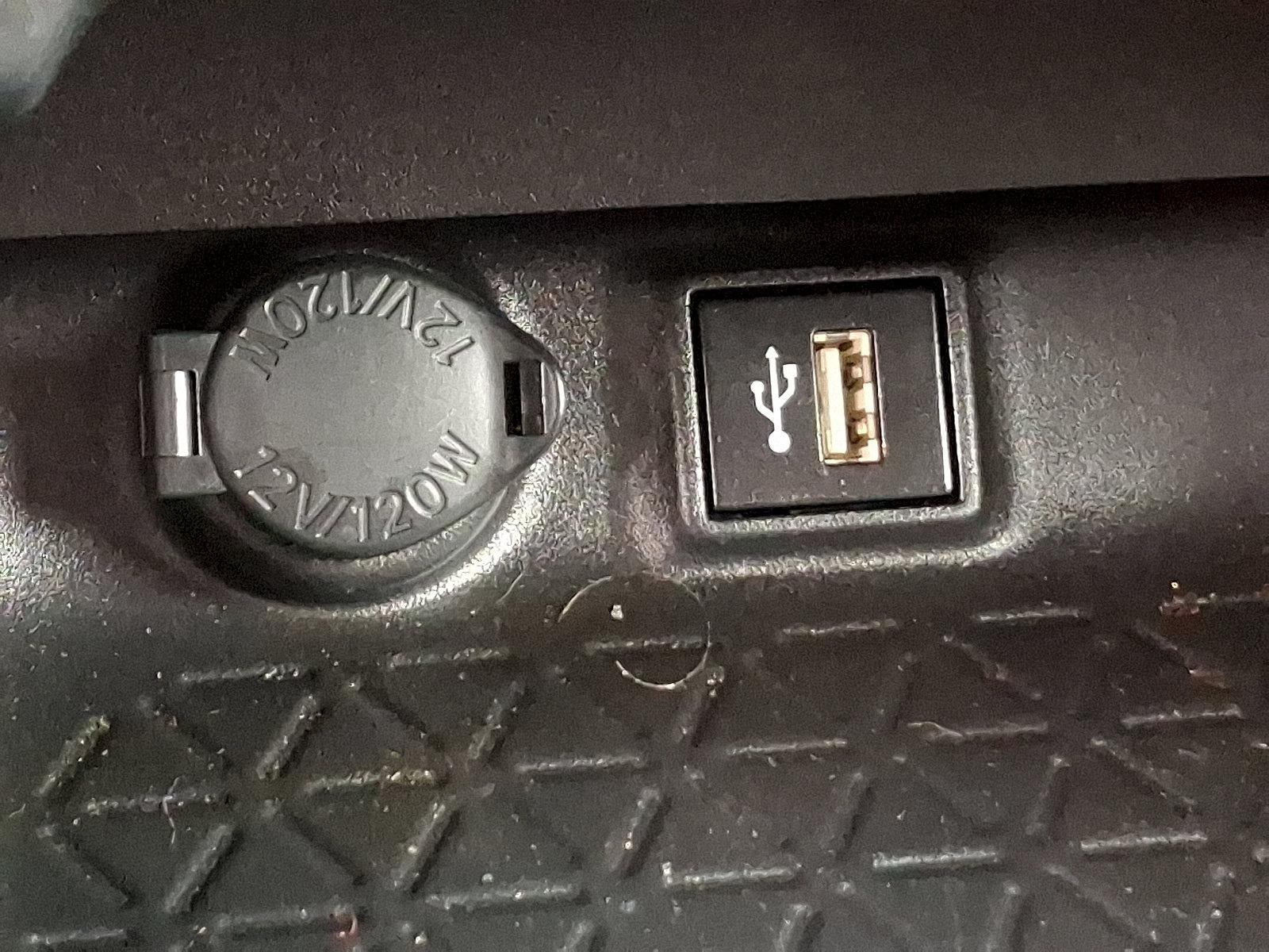 2024 Toyota RAV4 Hybrid LE AWD (Natl)