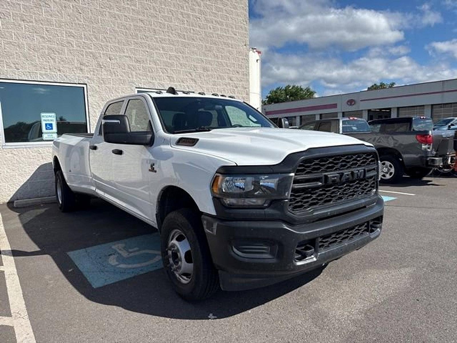 2024 RAM 3500 Tradesman 4x4 Crew Cab 8' Box