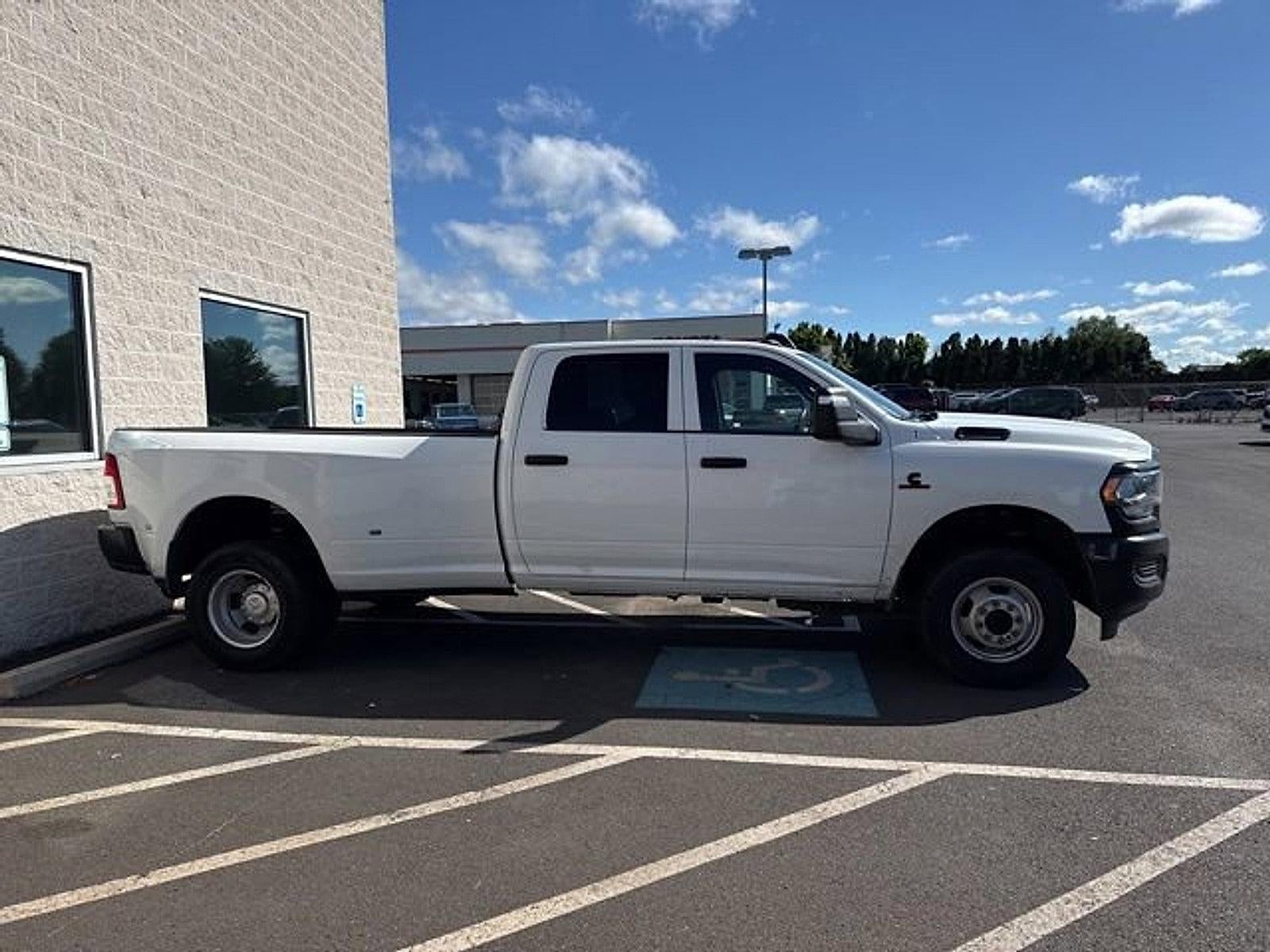 2024 RAM 3500 Tradesman 4x4 Crew Cab 8' Box