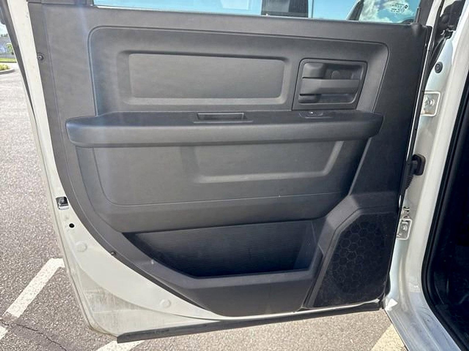 2024 RAM 3500 Tradesman 4x4 Crew Cab 8' Box