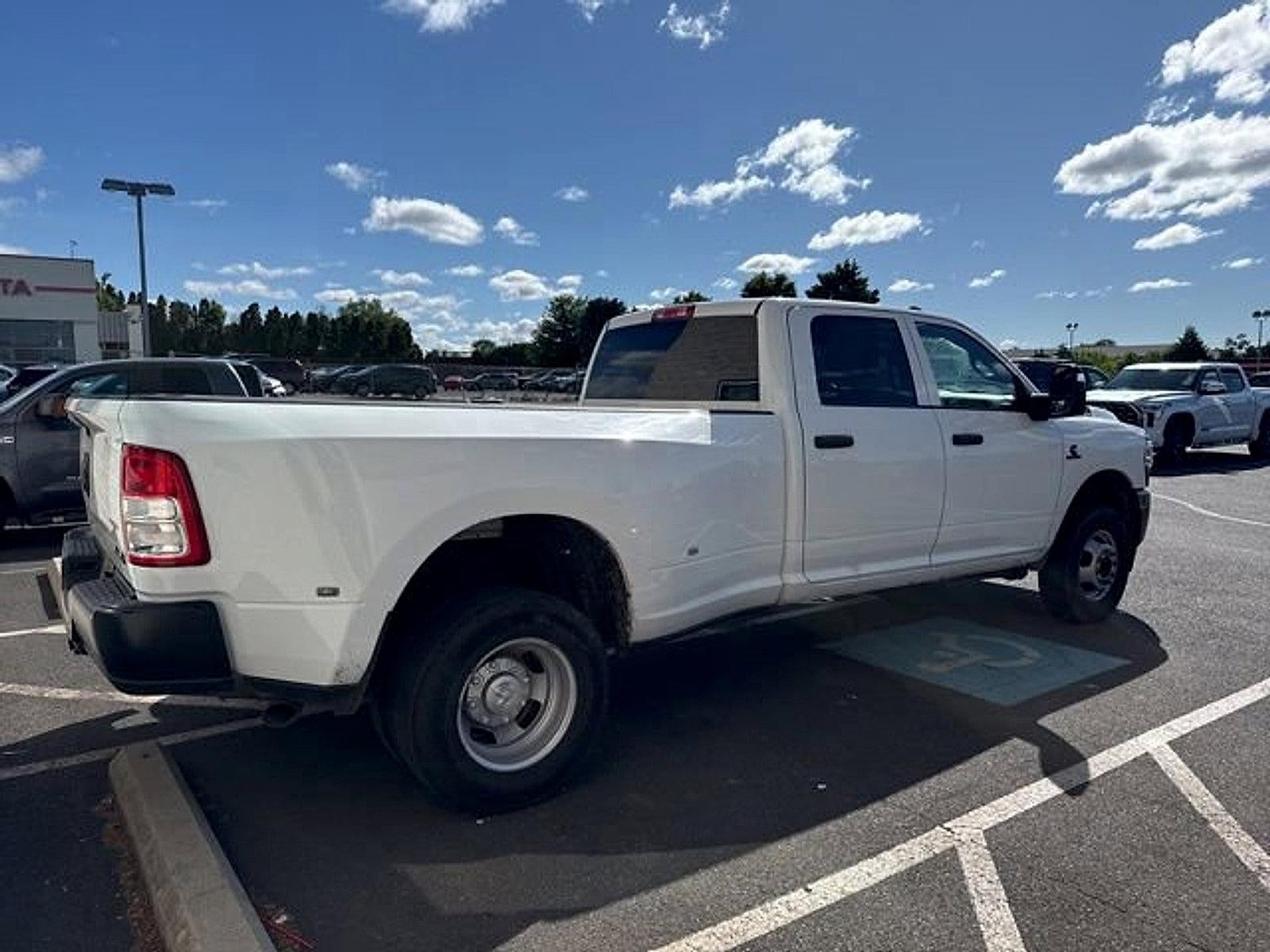 2024 RAM 3500 Tradesman 4x4 Crew Cab 8' Box