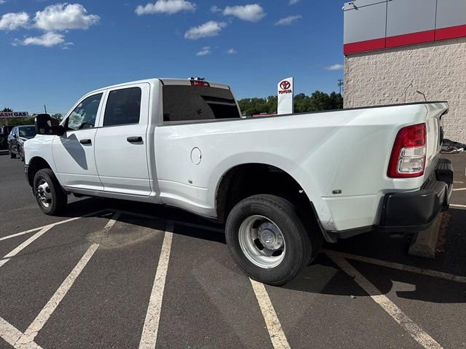 2024 RAM 3500 Tradesman 4x4 Crew Cab 8' Box