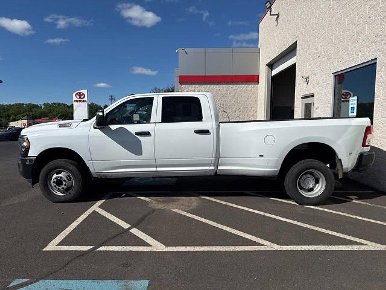 2024 RAM 3500 Tradesman 4x4 Crew Cab 8' Box