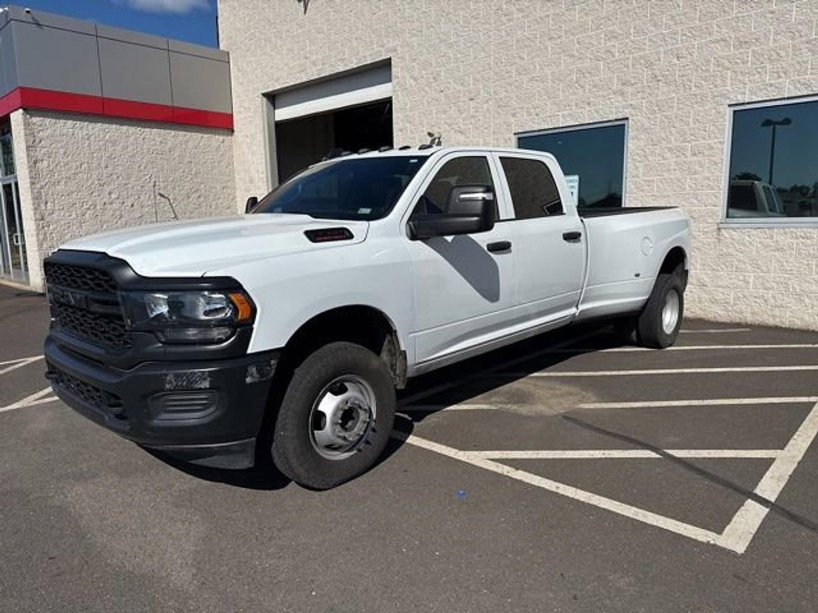 2024 RAM 3500 Tradesman 4x4 Crew Cab 8' Box