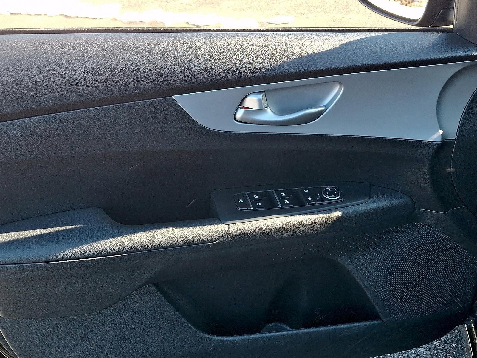 2024 Kia Forte LXS IVT