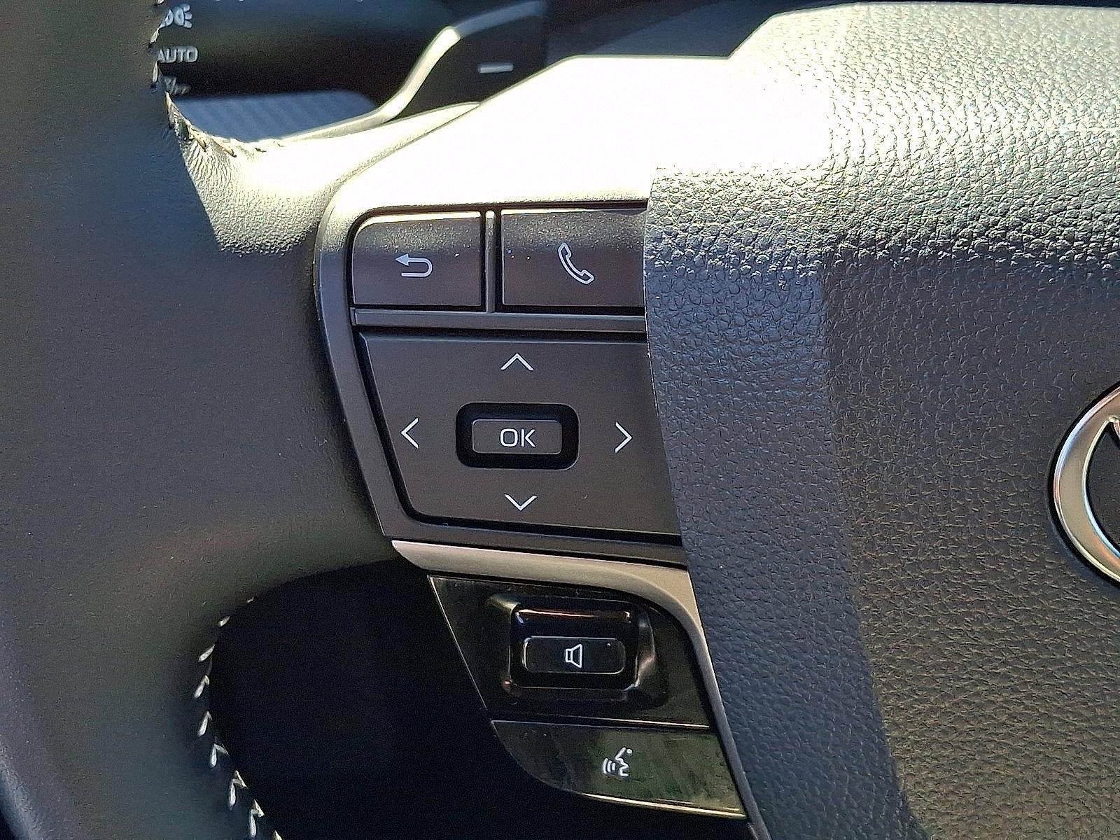 2025 Toyota Camry SE (SE)