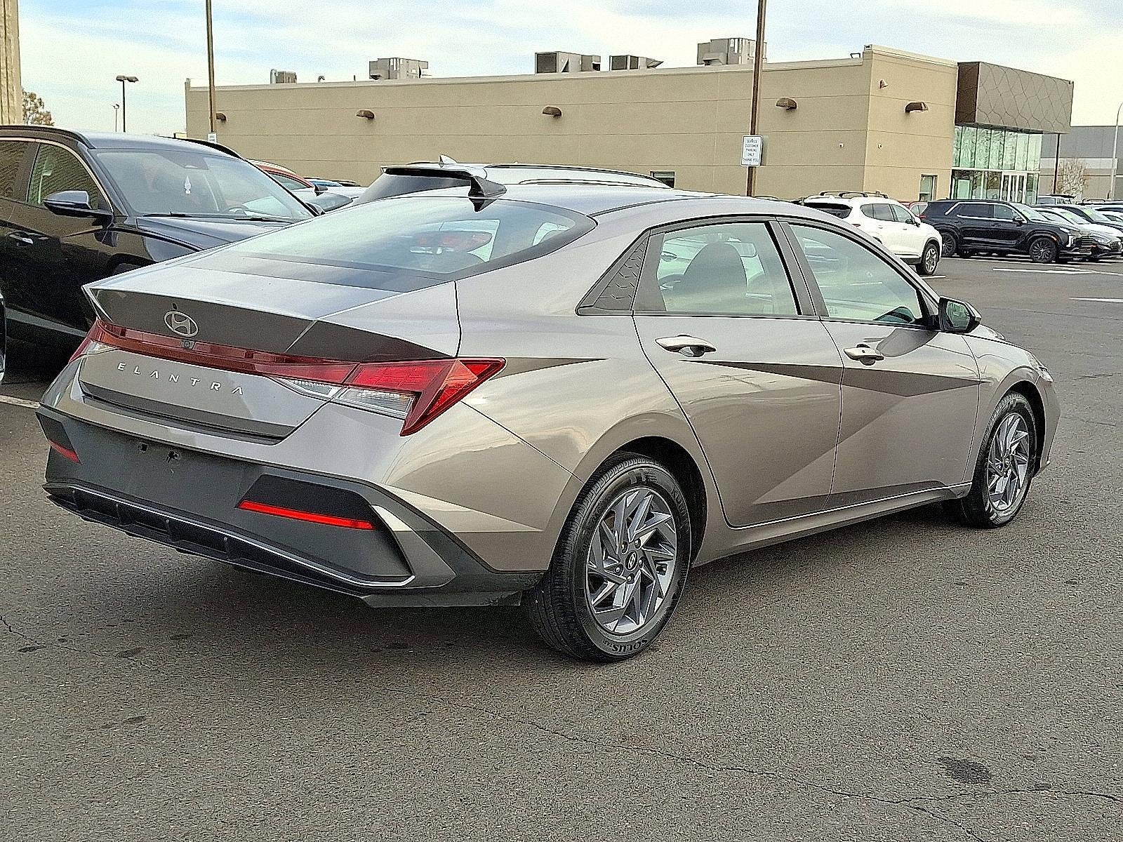 2024 Hyundai ELANTRA SEL IVT