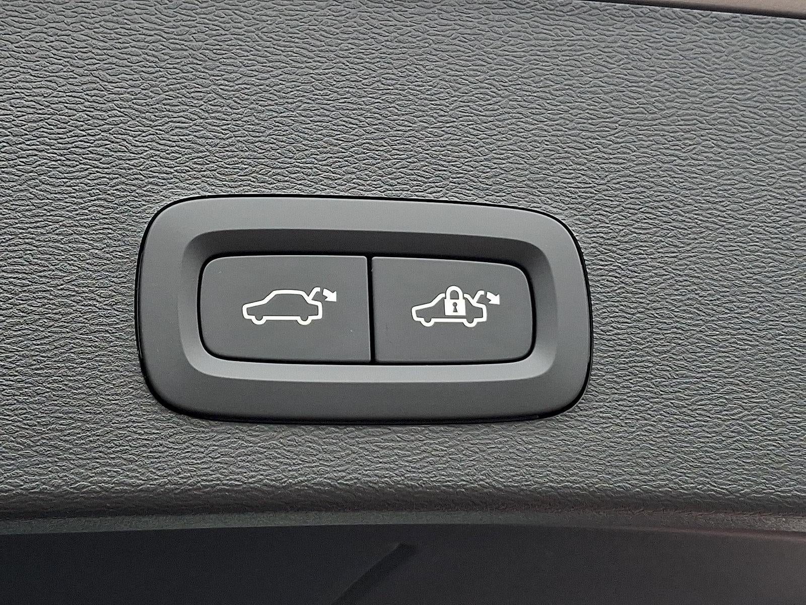 2026 Volvo XC40 B5 AWD Plus