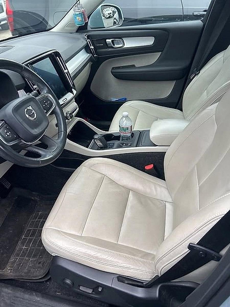 2019 Volvo XC40 T5 AWD Momentum