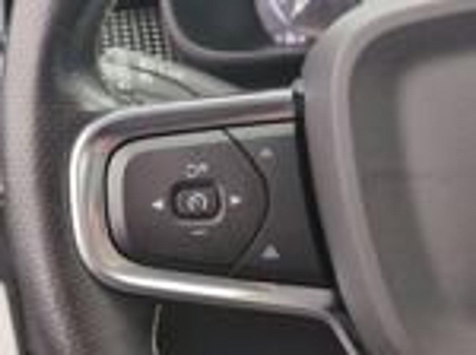 2021 Volvo XC40 T5 AWD R-Design