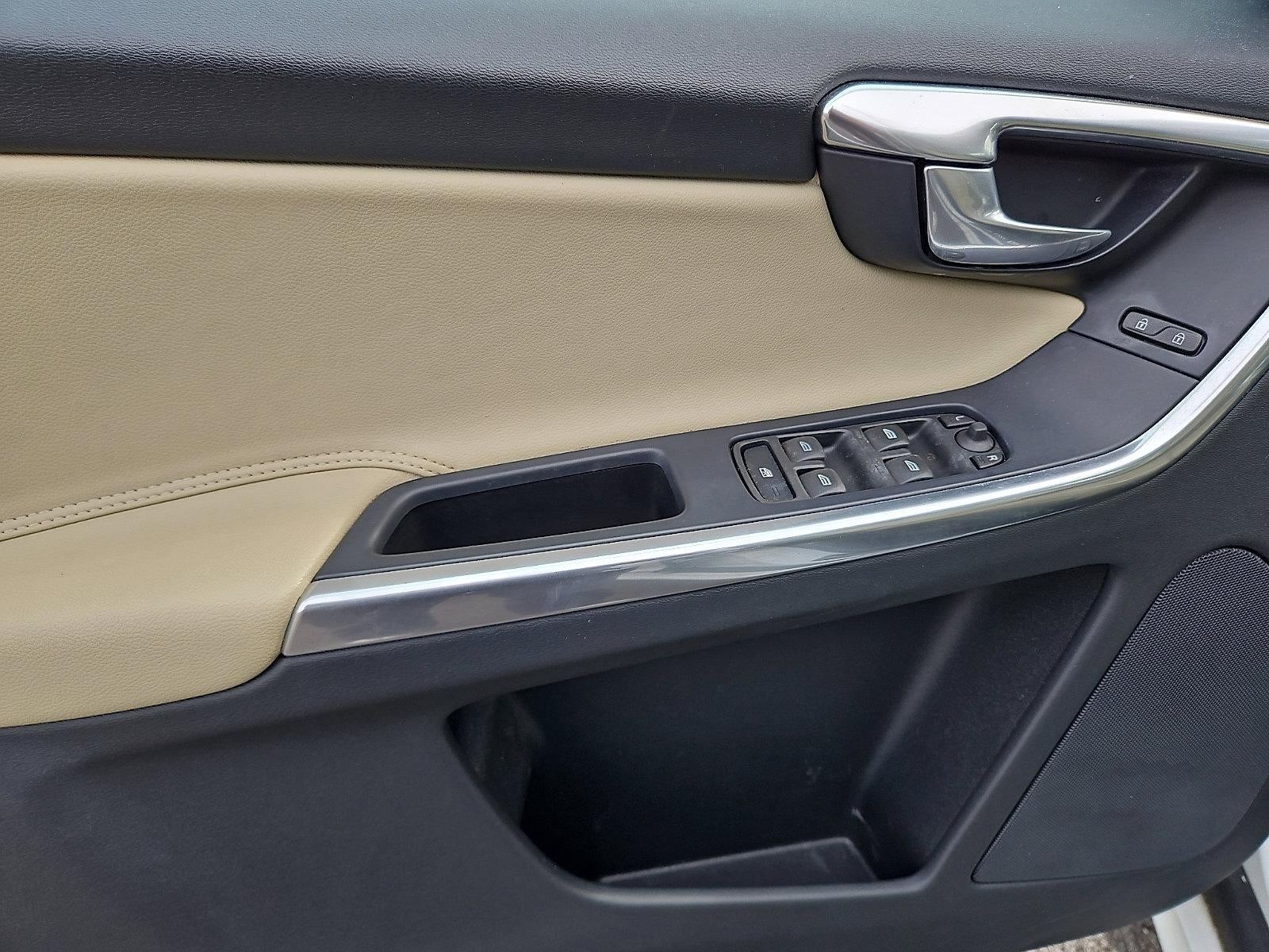 2016 Volvo XC60 AWD 4dr T6 Drive-E