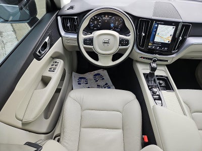 2020 Volvo XC60 T6 AWD Momentum