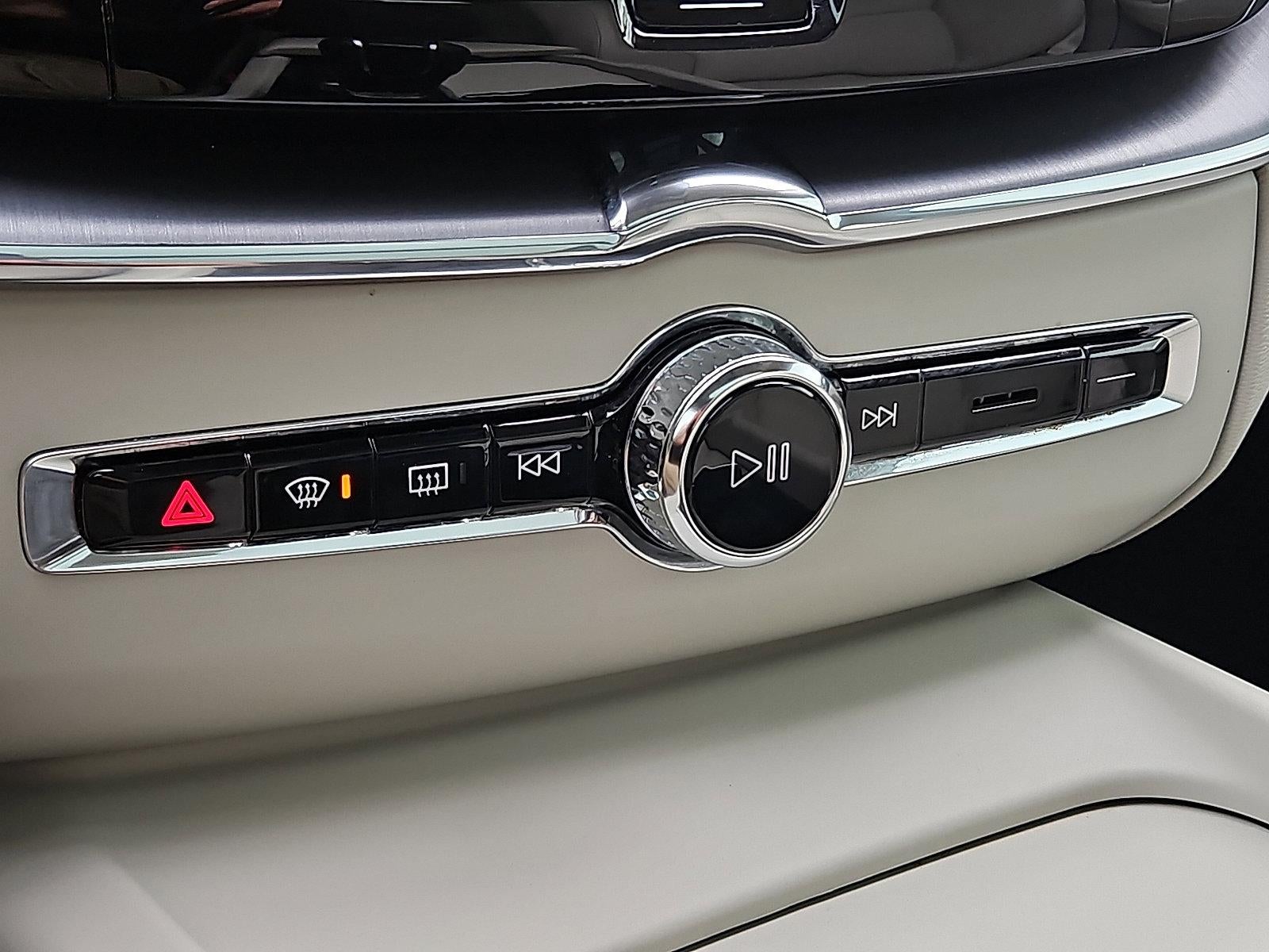 2020 Volvo XC60 T6 AWD Momentum