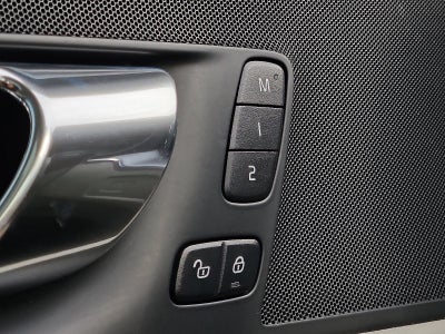 2020 Volvo XC60 T6 AWD Momentum