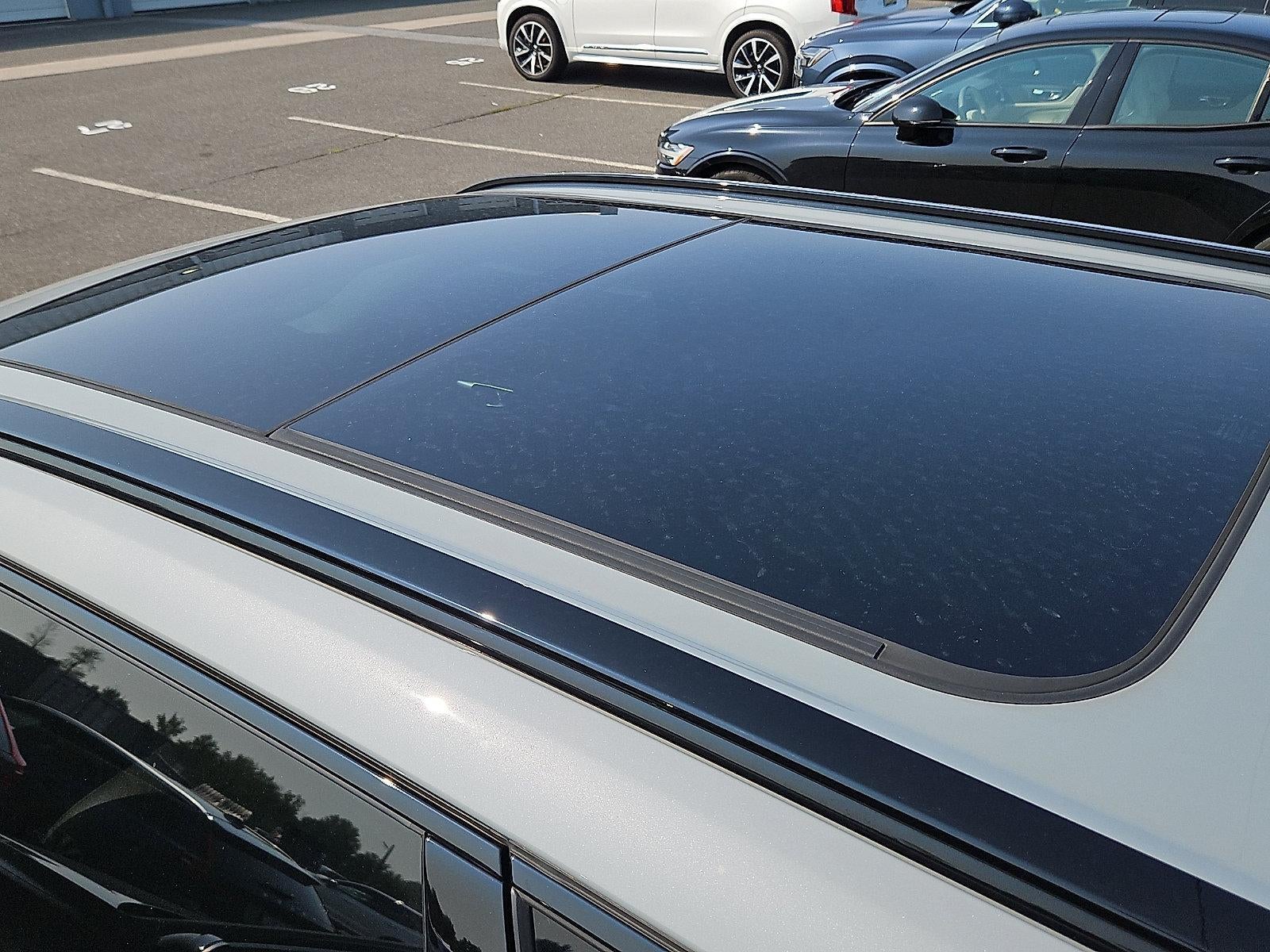 2025 Volvo XC60 Plug-In Hybrid T8 AWD Plus