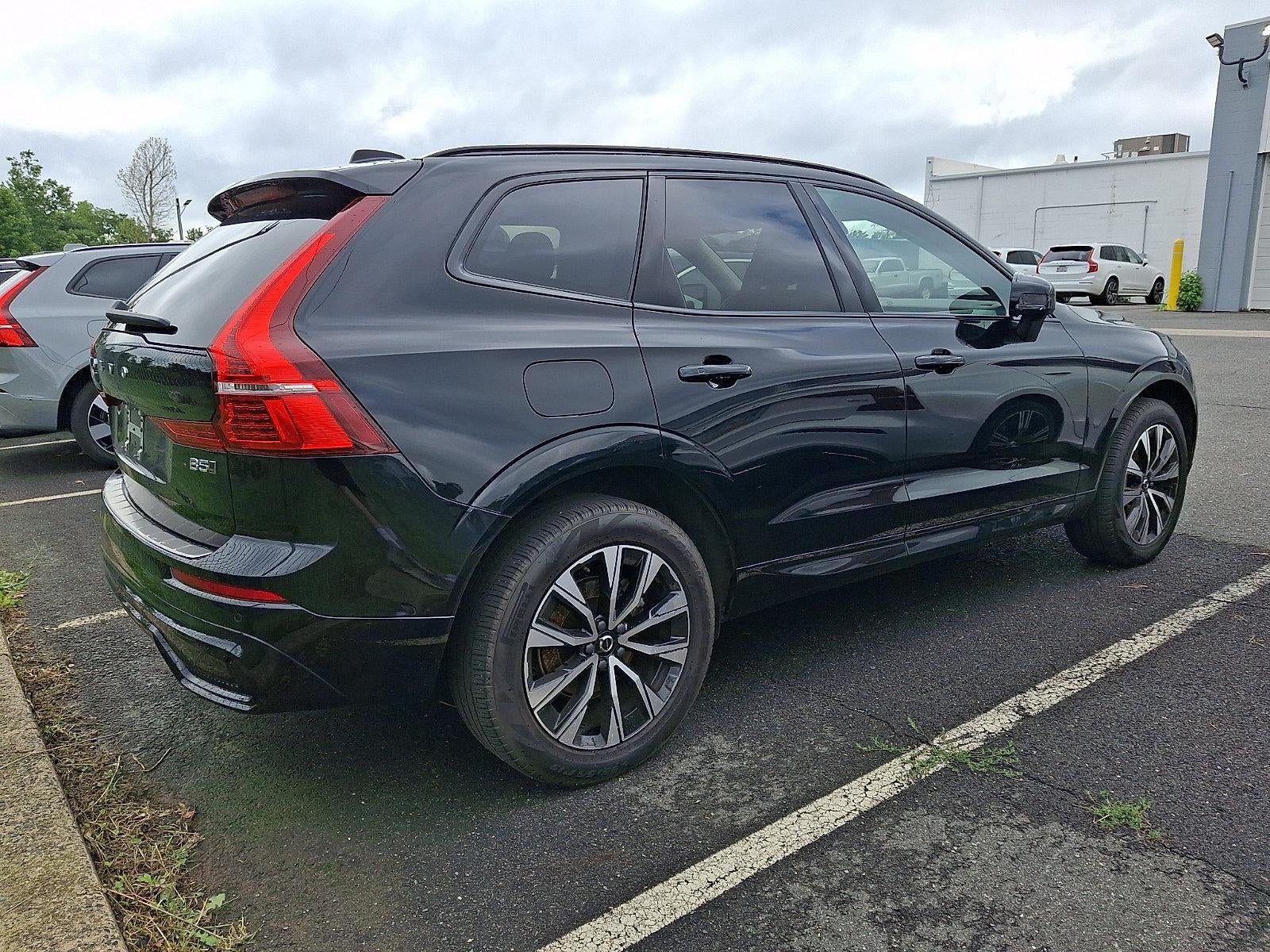 2024 Volvo XC60 B5 AWD Core Dark Theme
