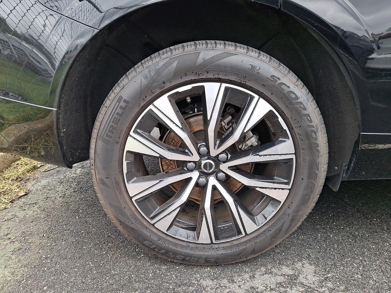 2024 Volvo XC60 B5 AWD Core Dark Theme