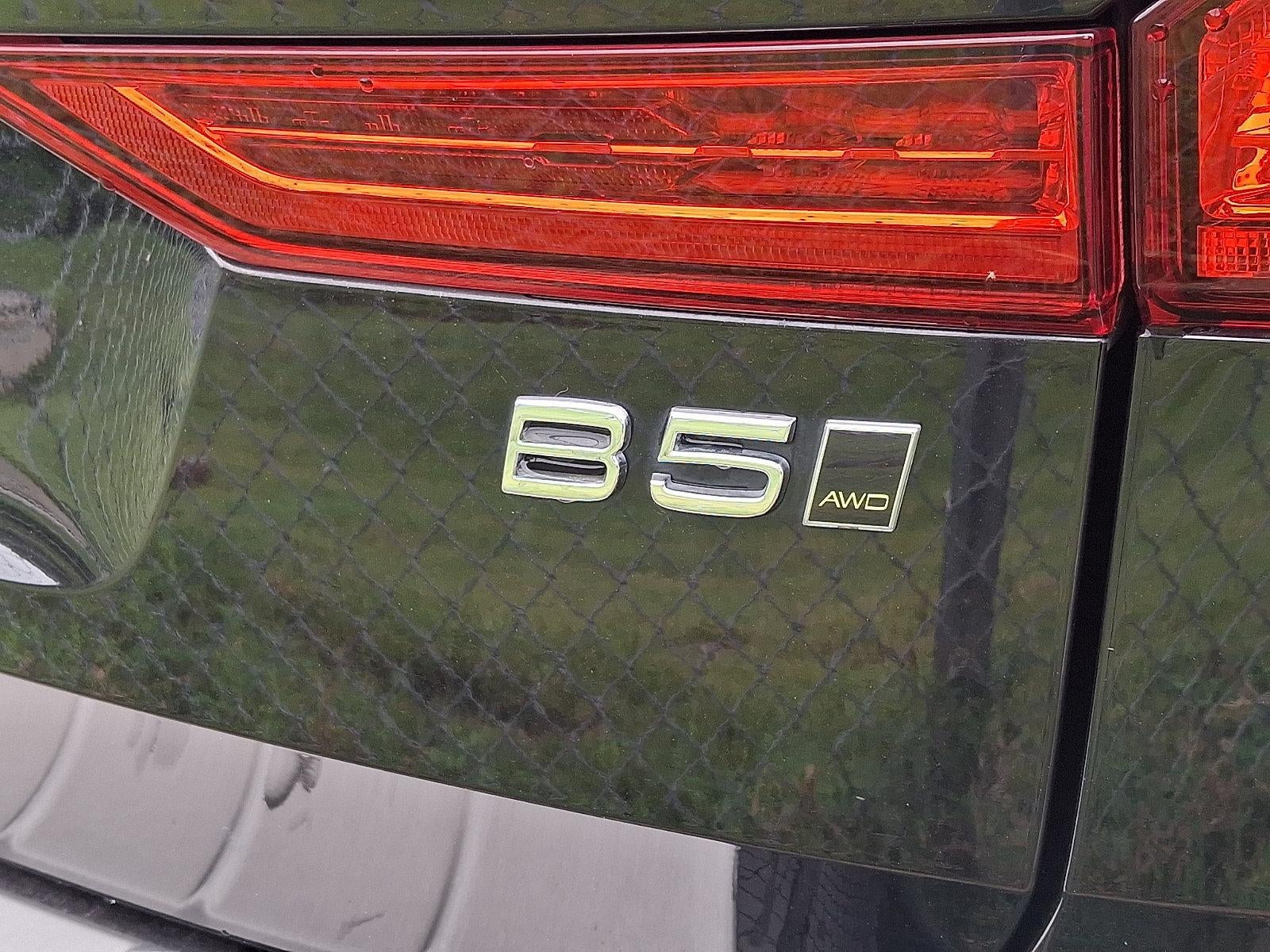 2024 Volvo XC60 B5 AWD Core Dark Theme