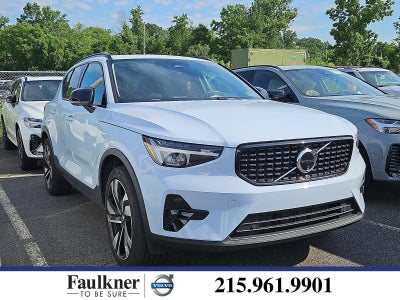 2024 Volvo XC40 B5 AWD Plus Dark Theme