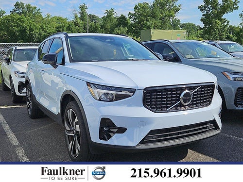 2024 Volvo XC40 B5 AWD Plus Dark Theme