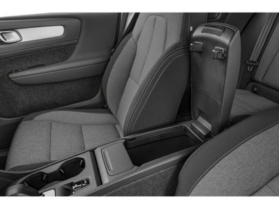 2024 Volvo XC40 B5 AWD Plus Dark Theme