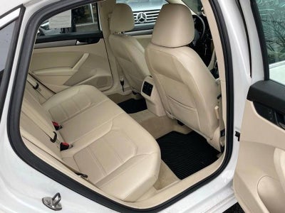 2014 Volkswagen Passat 4dr Sdn 1.8T Auto SE PZEV