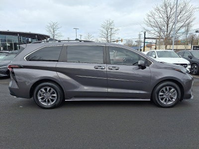 2023 Toyota Sienna XLE FWD 7-Passenger (Natl)