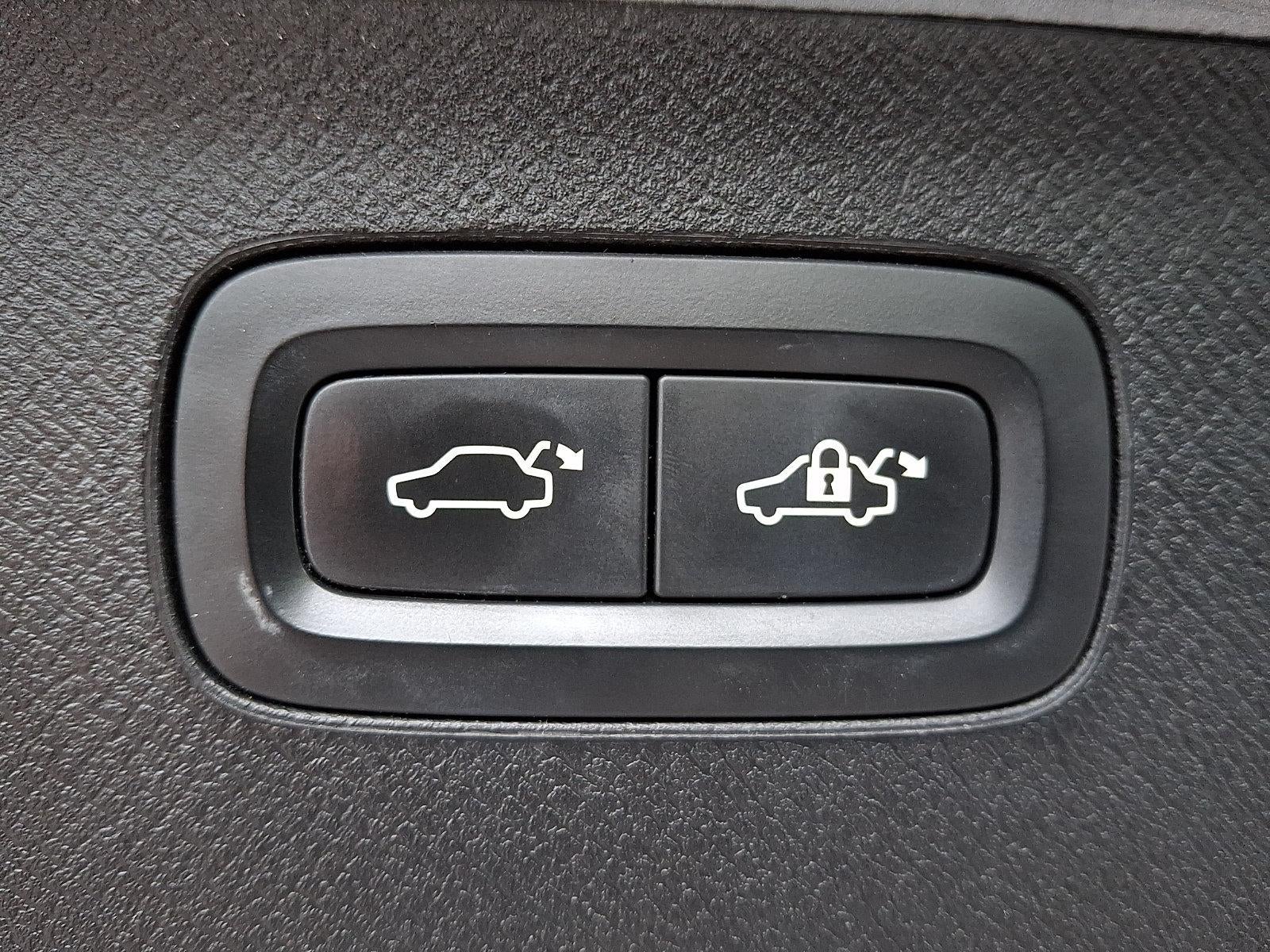 2019 Volvo XC90 T6 AWD Momentum