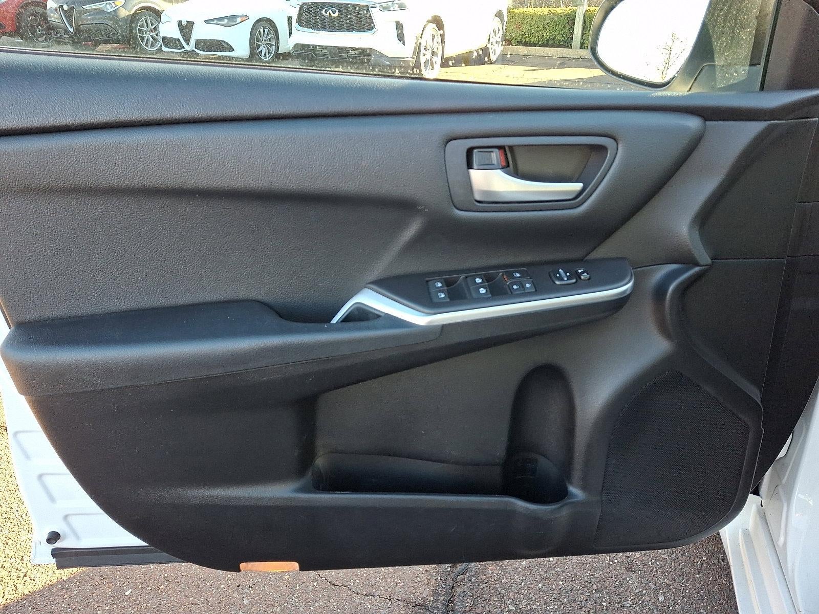 2015 Toyota Camry 4dr Sdn I4 Auto SE (SE)